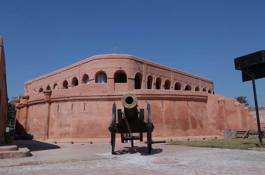 place to visit in Amritsar, Zamzama - Front View- Gobindgarh Fort, Amritsar, punjab